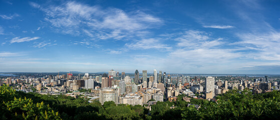 Panorama de Montréal 21:9 depuis le Belvédère Kondiaronk en été