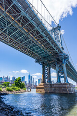 Lower Manhattan and the Brooklyn bridge under the Manhattan bridge 