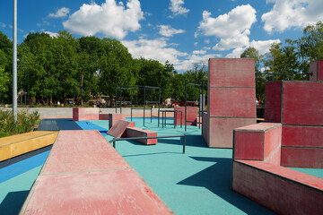 Sports ground with equipment for parkour and freerunning