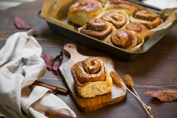 Freshly baked cinnamon and walnuts rolls, deliciously puffy pastry desserts - 568562942
