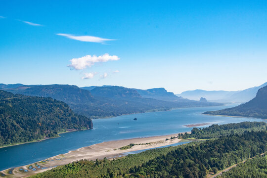 The Columbia River Gorge in Oregon & Washington River Landscape