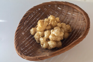 ザルの中の菊芋
