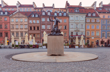 Fototapeta premium Warsaw. Old medieval market square at dawn.