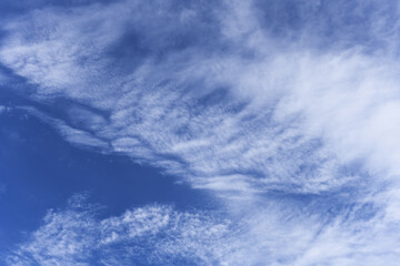 Fototapeta premium blue summer sky with white clouds stirred by strong wind