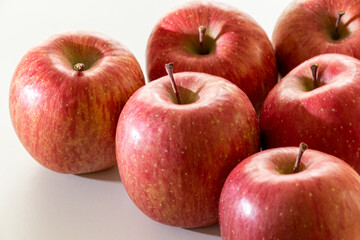 新鮮な赤いリンゴ