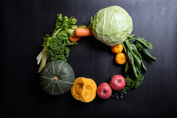 輪に並べた野菜