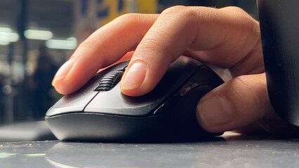 hand with mouse