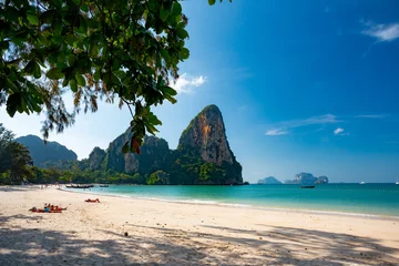 Crédence en verre imprimé Railay Beach, Krabi, Thaïlande Krabi, Thailand. Railay beach and long tail boats. 
