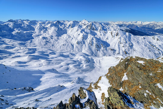 Austria, Tyrol, View of snow-covered Ziller Valley