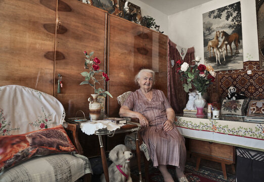 portrait of elderly lady in her home