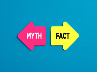 Choosing myth or fact alternative options. The words myth and fact on arrows pointing on opposite directions. - obrazy, fototapety, plakaty