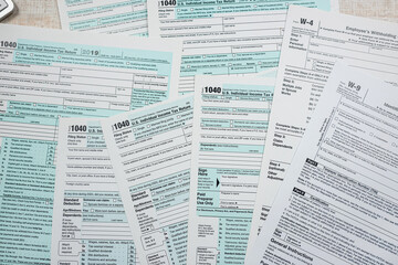 Obraz premium blank of 1040 tax form, closeup. Accounting concept