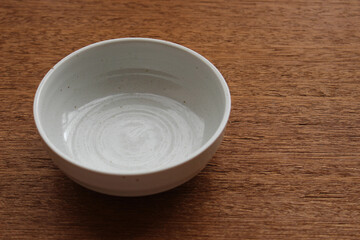 シンプルな食器のイメージ