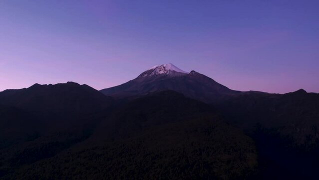 Hyperlapse of the begining of the sunrise in the volcano named Citlaltepetl