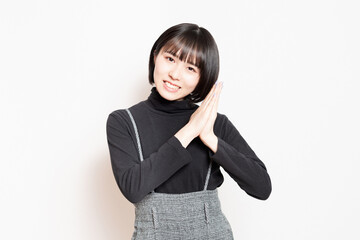 お願いしている若い女性