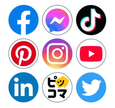Set of popular mobile apps round icons: Facebook, Mesenger, TikTok, Pinterest and others