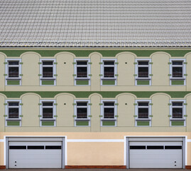 Geschäftshaus mit zwei großen Werkstatttoren