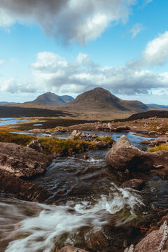 Wasserfall in den schottischen Highlands, Panoramablick