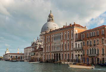 Naklejka premium Canale Grande mit Basilica di Santa Maria della Salute im Hintergrund