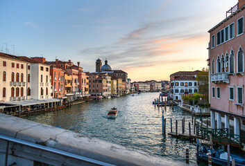 Canale Grande in Venedig von der Ponte degli Scalzi im morgentlichen Novemberlicht
