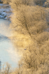 Obraz na płótnie Canvas 展望台からの霧氷の木々と音羽橋 　鶴居村　北海道道東観光