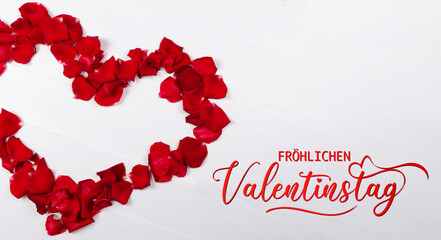 Karte oder Banner, um einen fröhlichen Valentinstag in Rot auf weißem Hintergrund mit einem Herz aus roten Rosenblättern zu wünschen