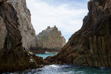 Fototapeta na wymiar Rock formations on a pacific ocean beach