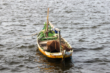 Obraz premium old tradional boat on the ocean
