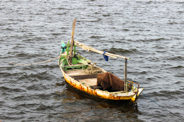 Obraz premium old tradional boat on the ocean