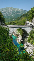 Fototapeta na wymiar historische Steinbrücke (Napolenbrücke) bei Kobarid im Triglav Nationalpark