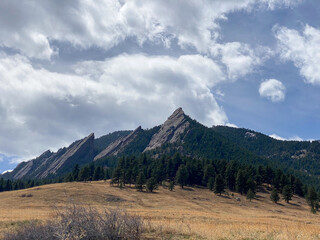 landscape in the flatiron mountains