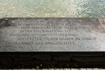 Denkmal an der Limmat für die hingerichteten Täufer in Zürich, Schweiz