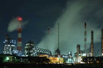 Fototapeta na wymiar 養老川臨海公園から見た工場夜景