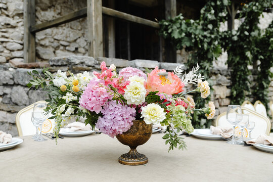 Bouquet in golden amphora