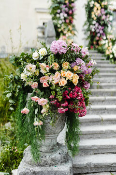Bouquet at beginning of stairs