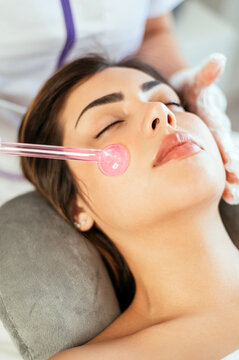 Faceless specialist doing darsonvalization