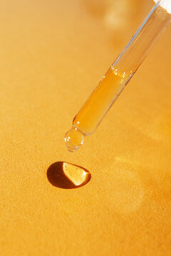 Pipette with cosmetic oil