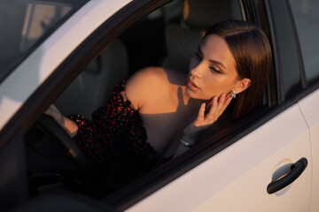 Fototapeta na wymiar portrait of a very attractive caucasian driver woman driving a car 