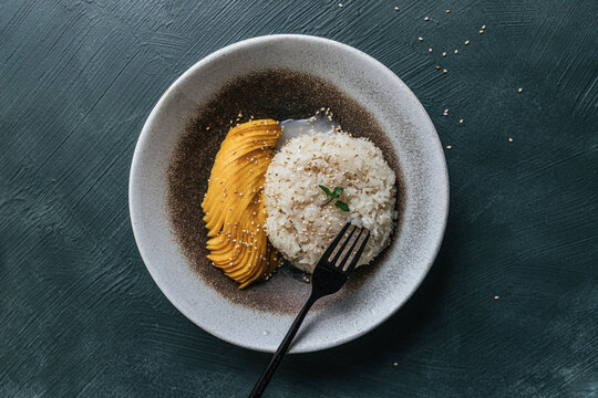 Mango sticky rice on a ceramic plate