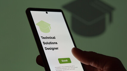Technical Solutions Designer program. A student enrolls in courses to study, to learn a new skill and pass certification. Text in French