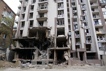 Fototapeta premium After bombing, dwelling house destroyed by russian missile in Kyiv city, Ukraine