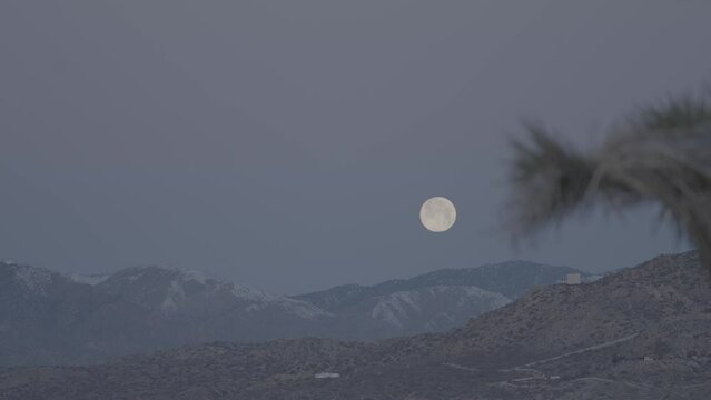 Full Moon setting behind the mountains (200M) 