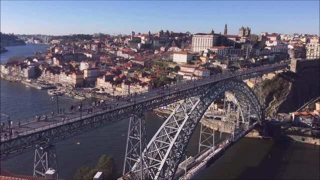 Ponte do Metro, Ponte de Dom Lu&iacute;s no Porto, Portugal, com tabuleiro inferior em trabalhos de restauro