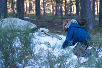 niño en la nieve