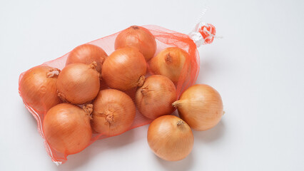 野菜ネットに入った玉ねぎ