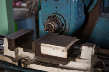 Parts processing with a horizontal milling machine
