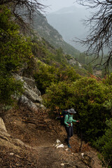 Obraz premium Woman Turns a Tight Corner on Hotel Creek Trail