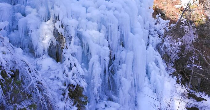 湧水広場の氷瀑・いなぶの氷瀑