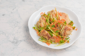 鶏肉と豆苗の炒め物