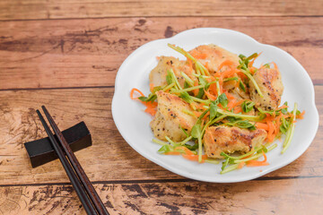 鶏肉と豆苗の炒め物